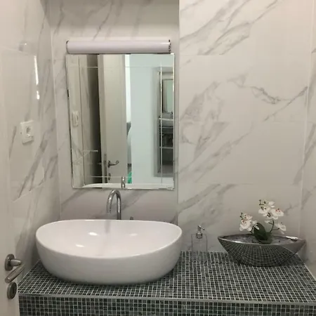 Nikola Apartment *