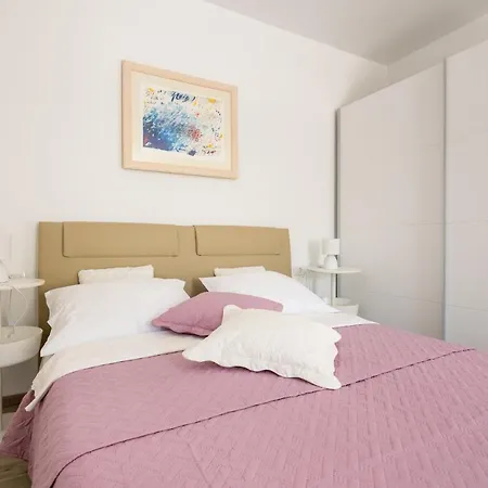 Nikola Apartment *