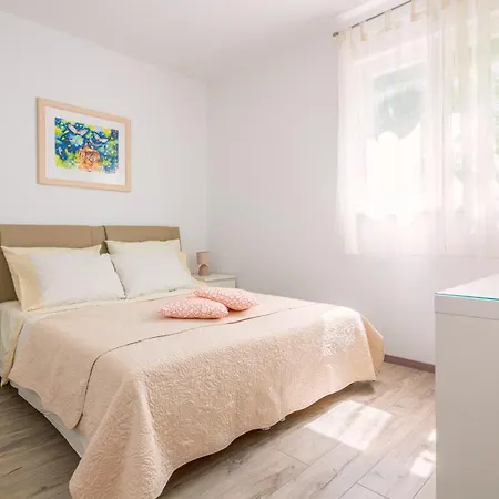 Nikola Apartment *