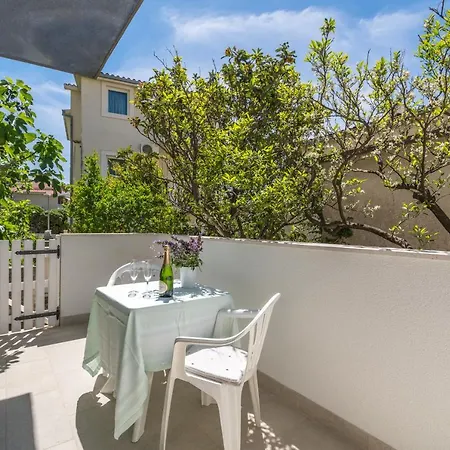 Apartment Nikola Baska Voda