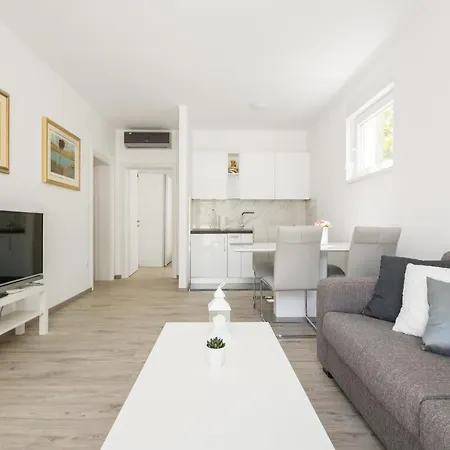Nikola Apartment Baska Voda