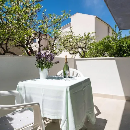 Apartment Nikola Baska Voda
